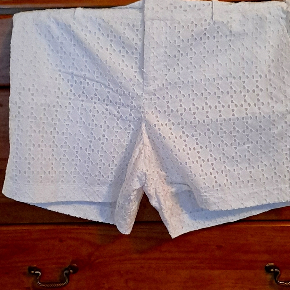 Dress Barn Eyelet shorts, NWT, size 16W